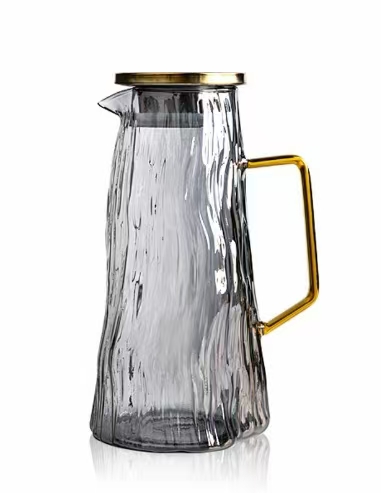 Trinken Sie mehr Wasser, um im Sommer Heathagel zu vermeiden
