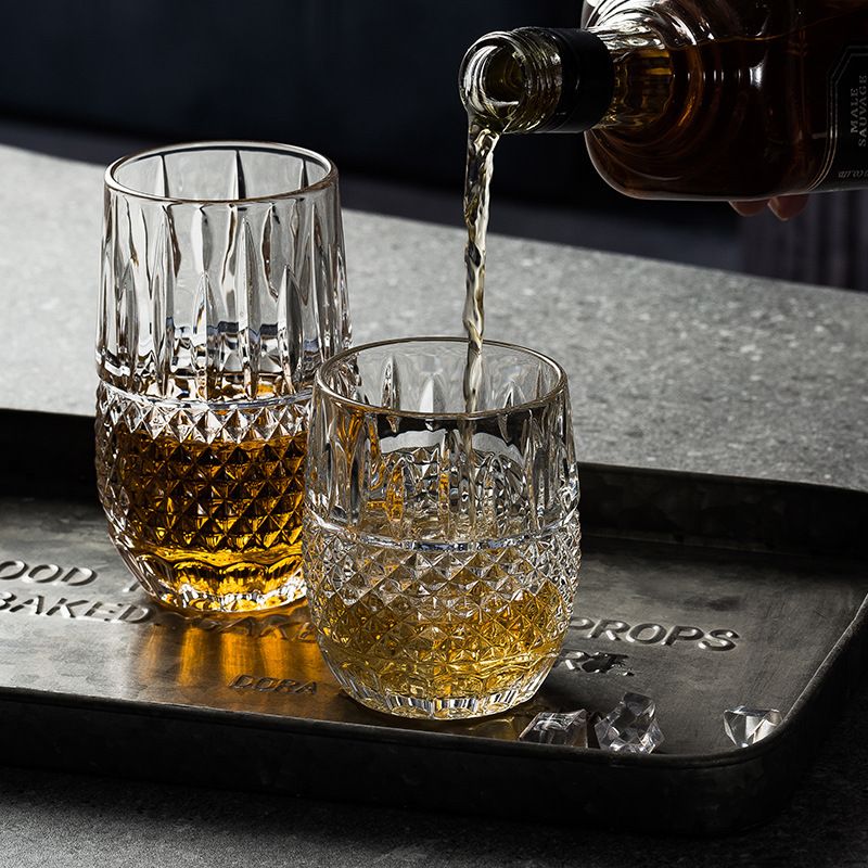 Kreatives europäisches Whiskyglas