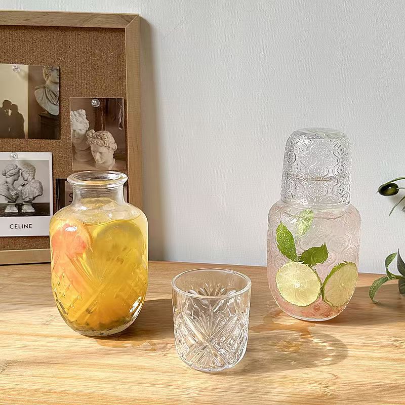 Hochwertige, transparente Saft- und Teekanne mit geprägter Webstruktur und großem Fassungsvermögen