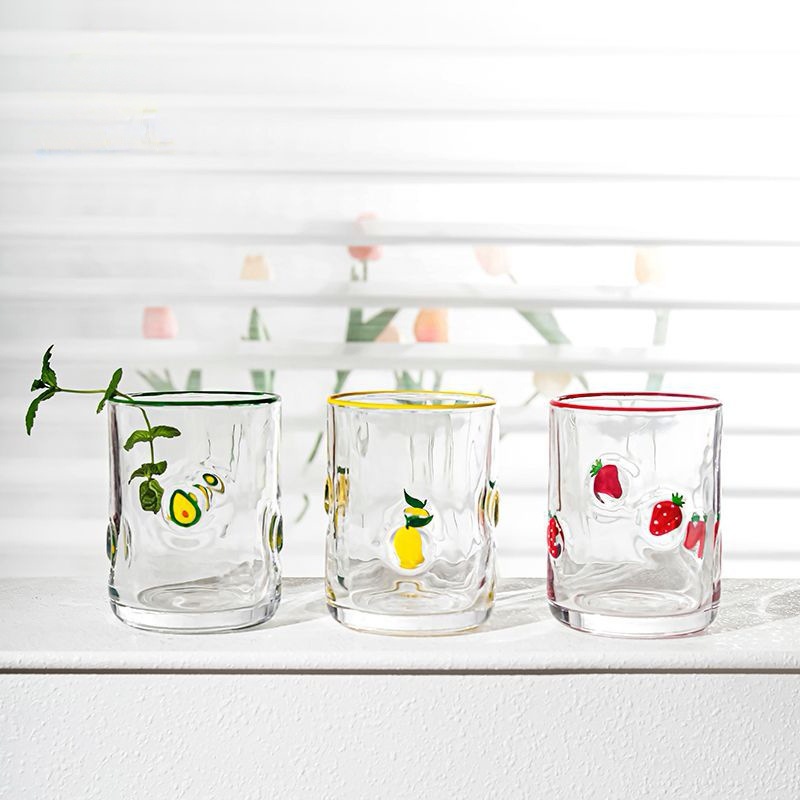 Heim süßer kreativer Obstglasbecher