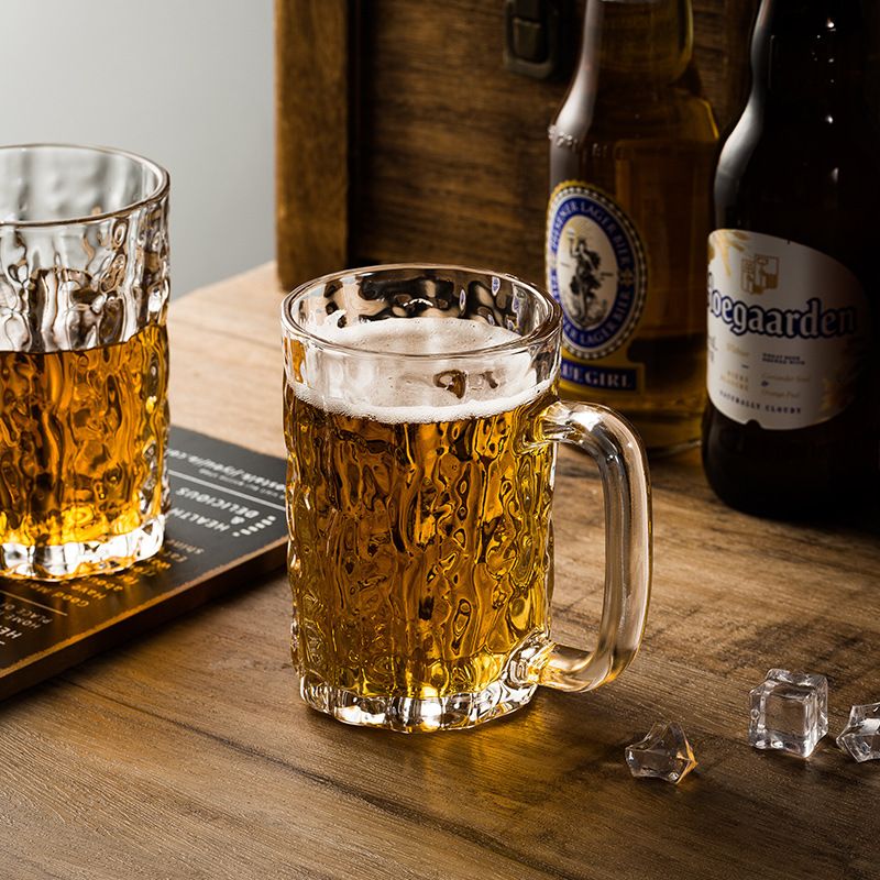 Glasbierkrug mit großem Fassungsvermögen und Henkel