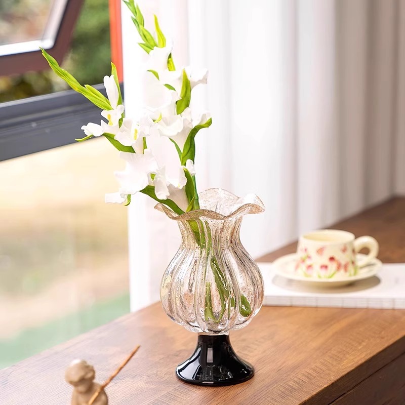 Luxuriöse hohe Glasvase im Vintage-Stil mit Goldflecken