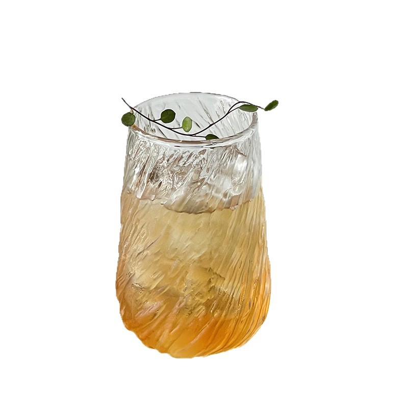 Minimalistische, transparente, hochwertige Kaffeetasse aus Glas
