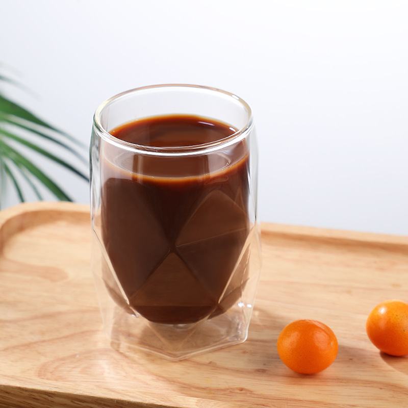 Einfacher, hitzebeständiger, doppelwandiger Isolierglasbecher